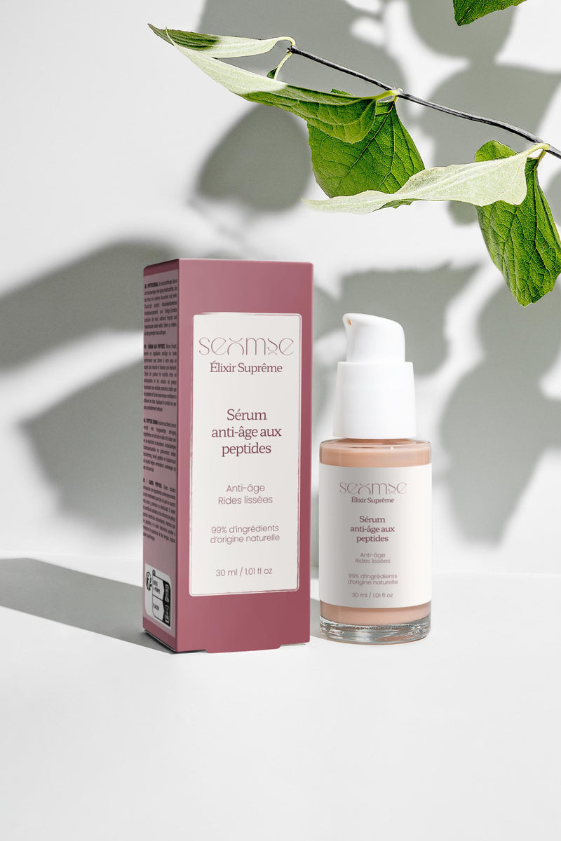 Lifestyle – Le Sérum Anti-Âge aux Peptides – flacon sur décor plante, ombres douces – sérum visage hydratant – Seomse