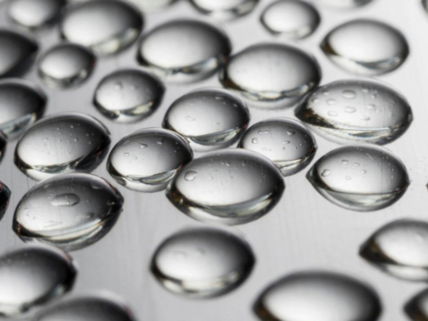 Gouttes de texture du gel caféine contour des yeux – hydratation légère