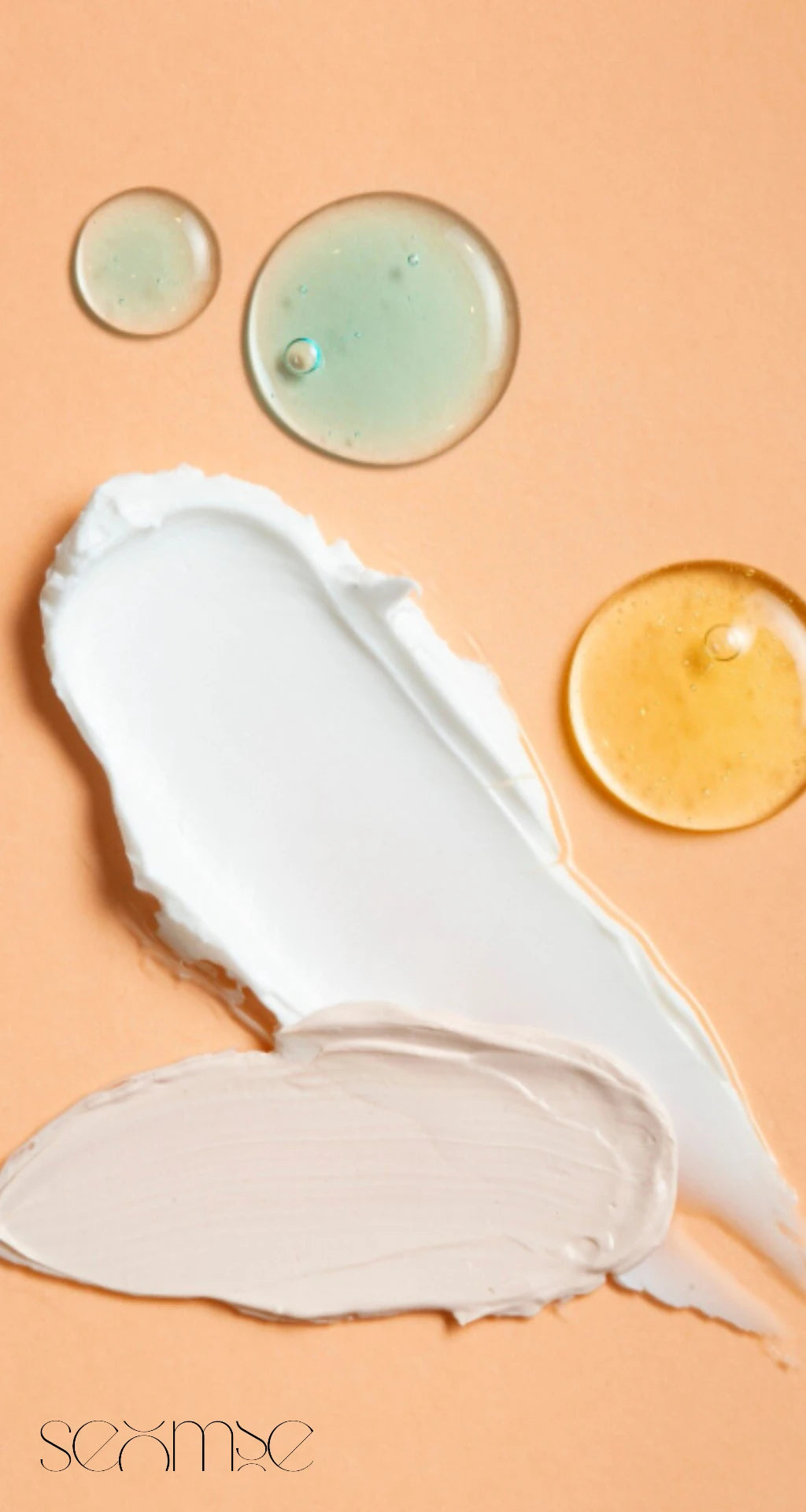 Illustration de textures crème et gel : elles montrent l’équilibre entre sensorialité et stabilité, avec des agents de texture et de conservation qui maintiennent la formule homogène, fiable et agréable à l’application.