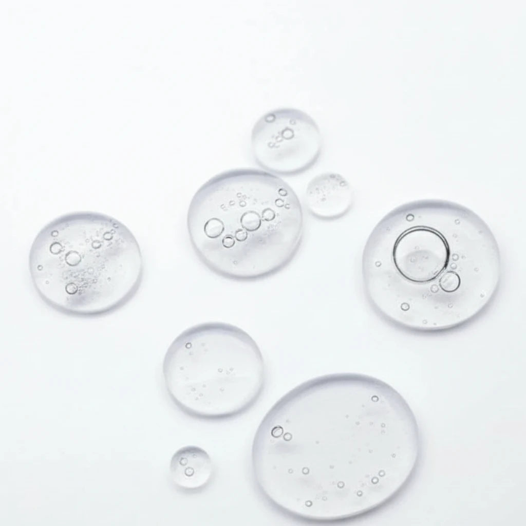 Illustration texture sérum translucide pour représenter un lysat fermenté (postbiotique) du sérum gelée aux prébiotiques bioactifs.