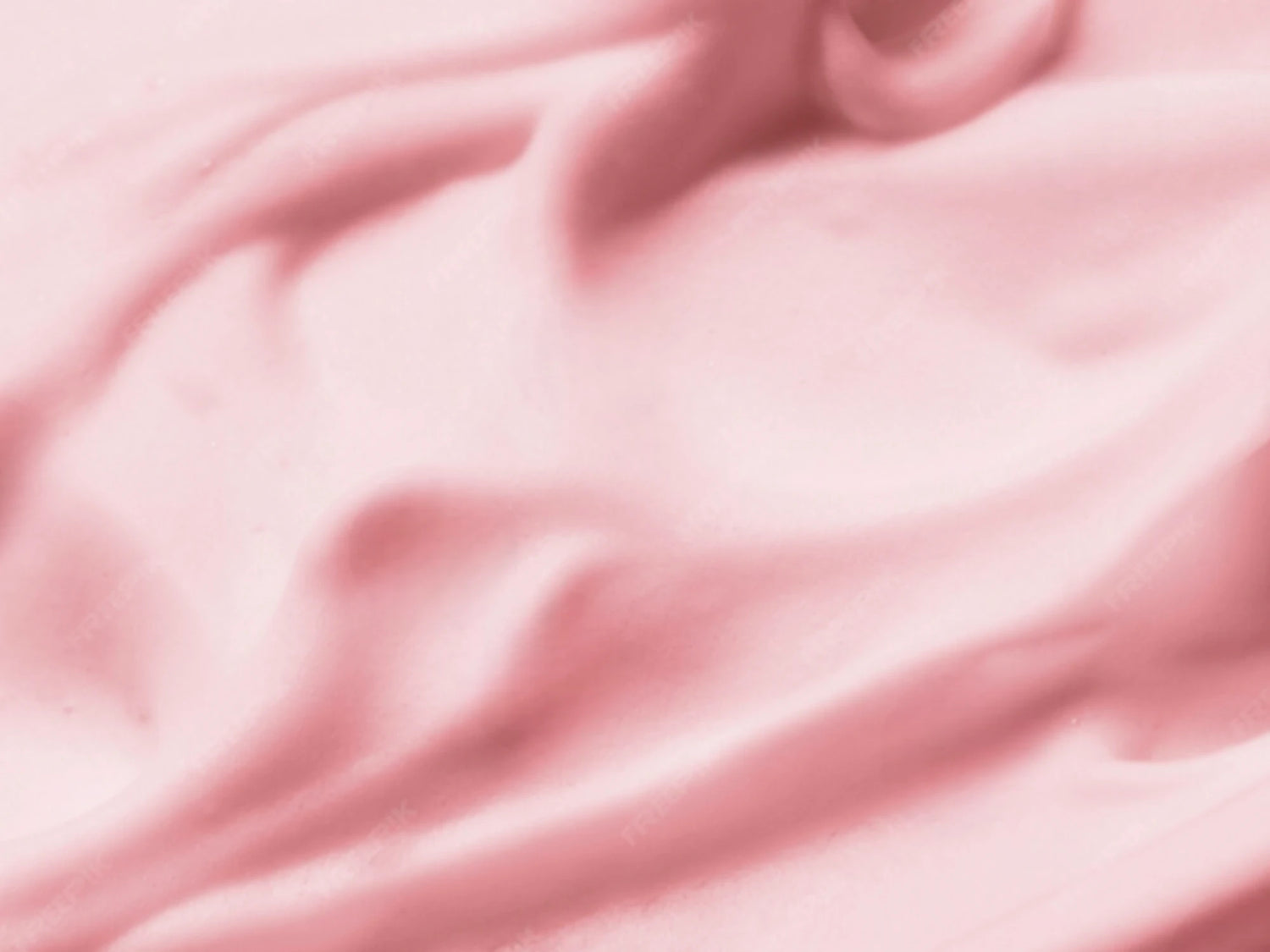 Texture crème rose du sérum Seomse aux peptides et acide hyaluronique, gros plan matière soyeuse